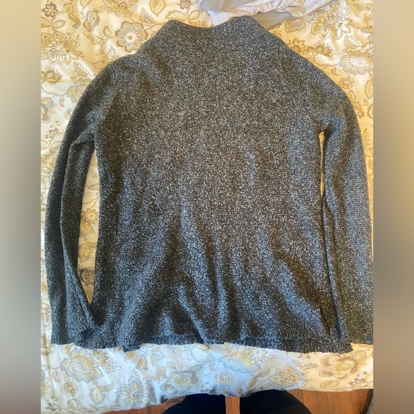old navy sweater - Picture 3 of 3